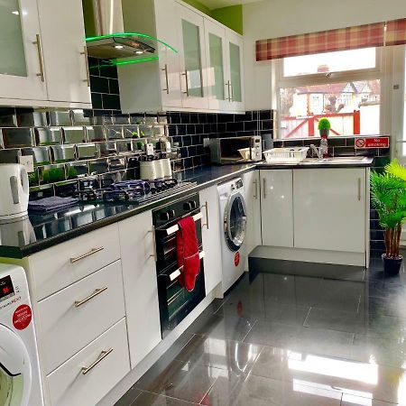 London 2 Bedroom Apartment, Kitchen, Reception And Private Garden Eksteriør bilde