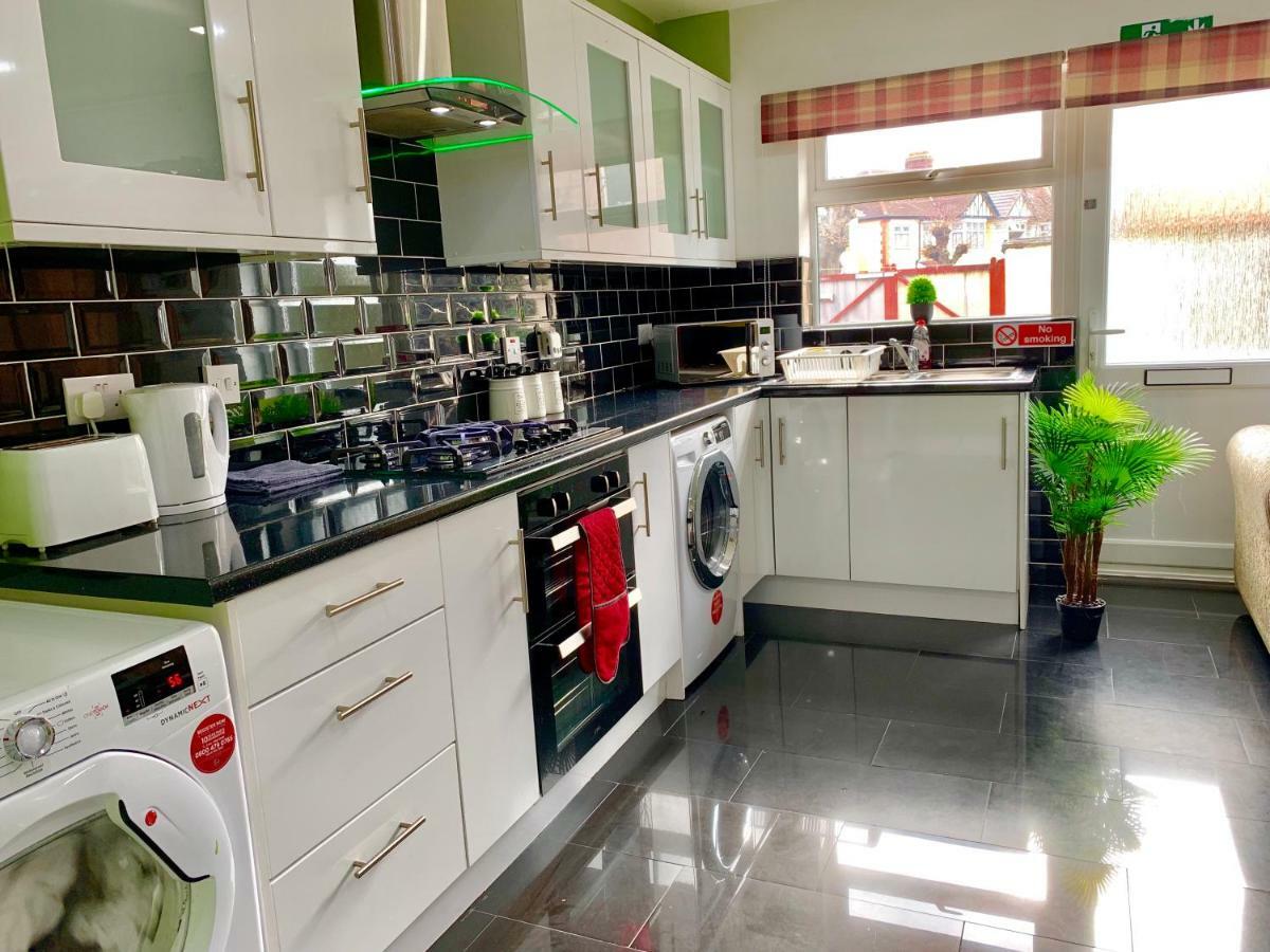 London 2 Bedroom Apartment, Kitchen, Reception And Private Garden Eksteriør bilde